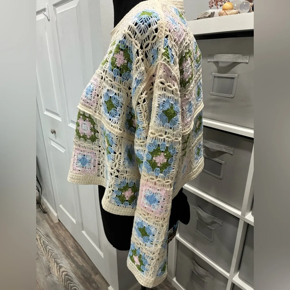 Crochet Knit Cropped Sweater with Pastel Squares - Picture 2 of 5